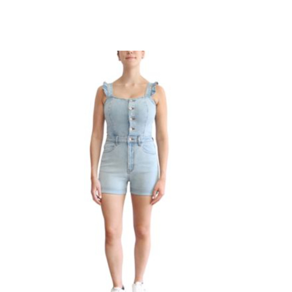Almost Famous Juniors' Ruffled Stretch-Denim Shortalls  XS Light Wash NWT - Picture 1 of 4